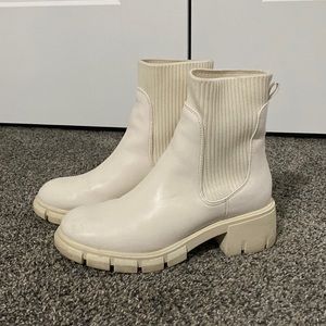 THE white Amazon boots! No longer available on Amazon. Not available online now!